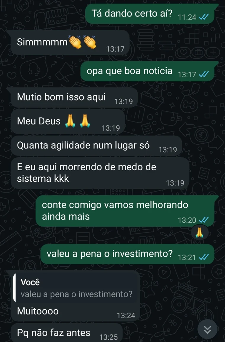 Conversa de WhatsApp em que uma cliente do AmexPonto escreve 'Quanta agilidade num lugar só' e responde 'Muitoooo' quando perguntam se valeu a pena o investimento
